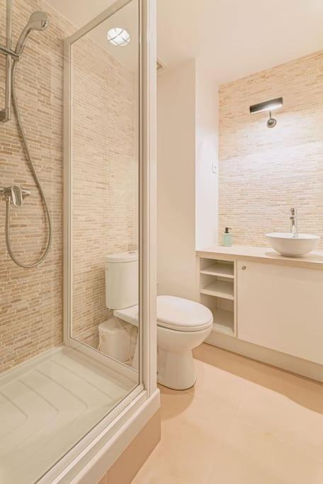 Renovated Design Apartment In Montparnasse パリ エクステリア 写真
